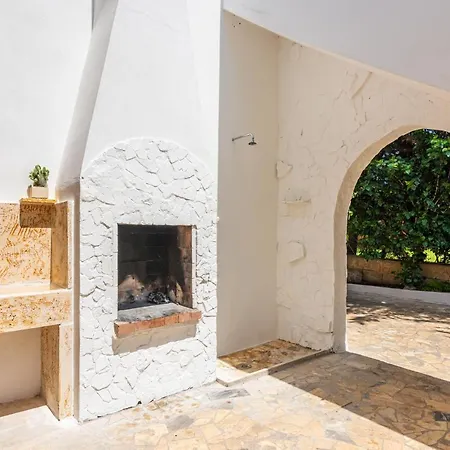 Beach With Private Pool In Peaceful Location Torre Suda