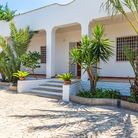 Beach With Private Pool In Peaceful Location *