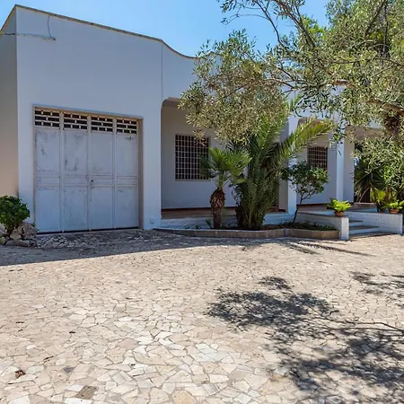 Villa Beach With Private Pool In Peaceful Location *