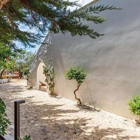 Beach With Private Pool In Peaceful Location Willa Torre Suda